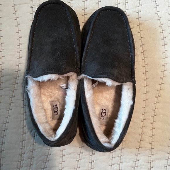 UGG Other - Men's UGG Ascot Slipper - Size 10